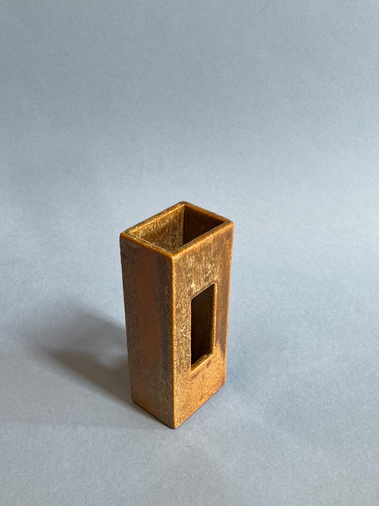 Cut-Out-Vase in Miso